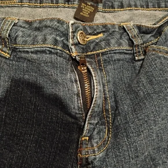 Rocawear Capris💛 💚 - Picture 6 of 8